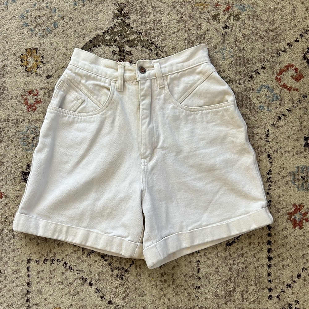Vintage 90’s Cream Denim Bill Blass High-Waisted Cuffed Jorts Size 8 (26” Waist)